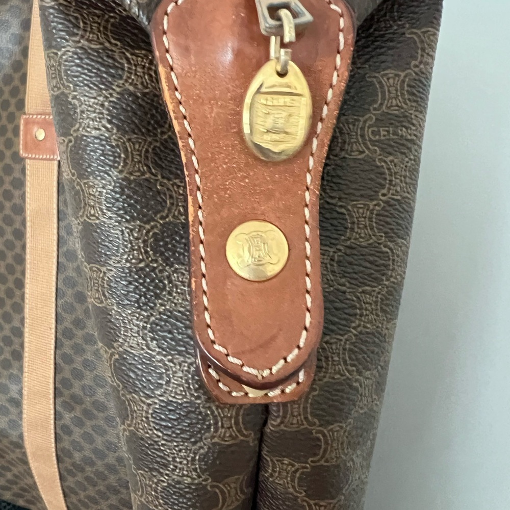 Beautiful Authentic Celine tote - Picture 10 of 13